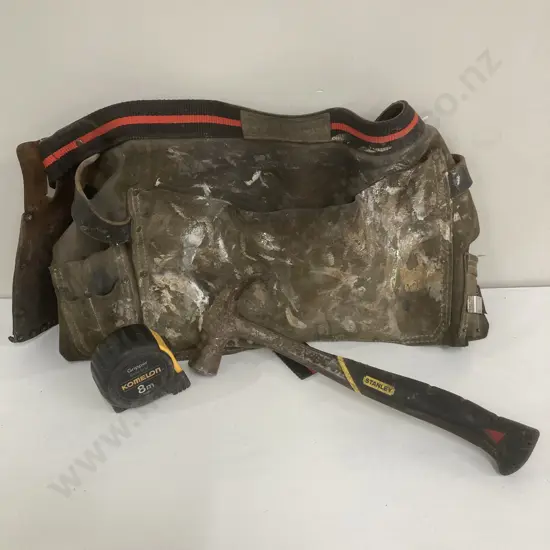 Taurus Builders Apron, Stanley Claw Hammer & Komelon 8M Tape Measure
