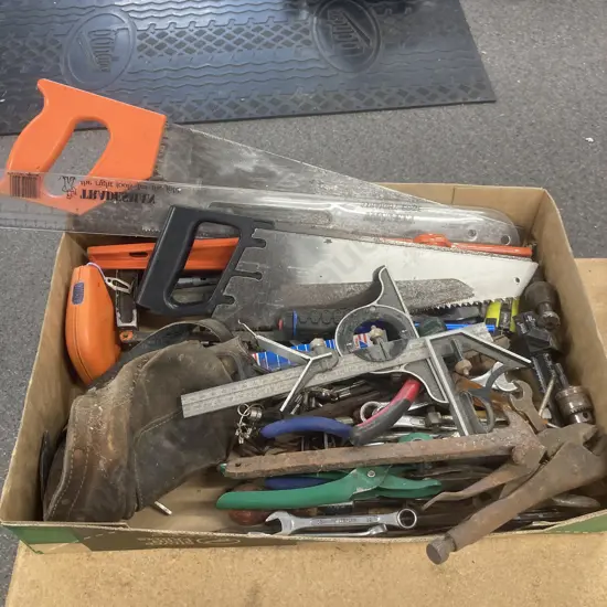 Box Lot Tools, Saws, Nail Bag, Level Etc