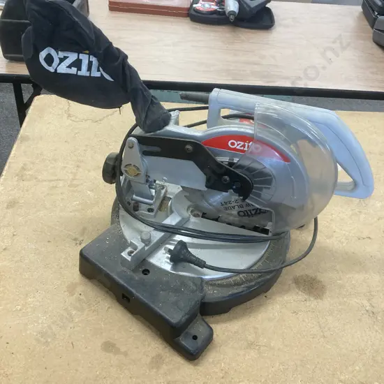 Ozito 210mm Compound Mitre Saw