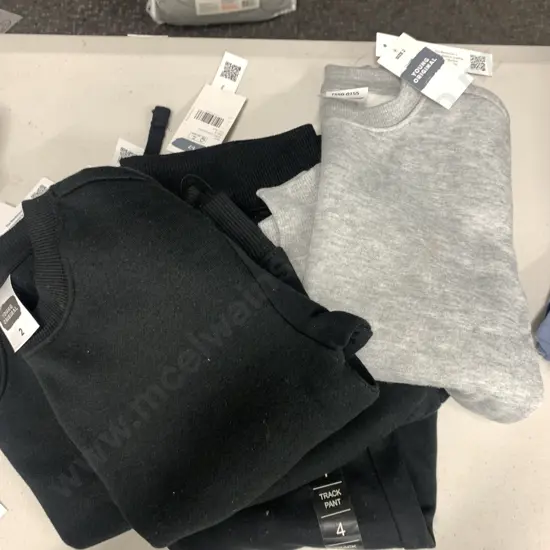 New Childrens Clothing Assorted Sz 2-4