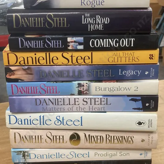 Lot of 15 Danielle Steel Novels