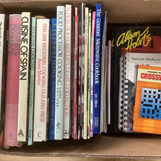 Box Lot of Assorted Vintage Cookbooks, Holst, Oliver, Etc