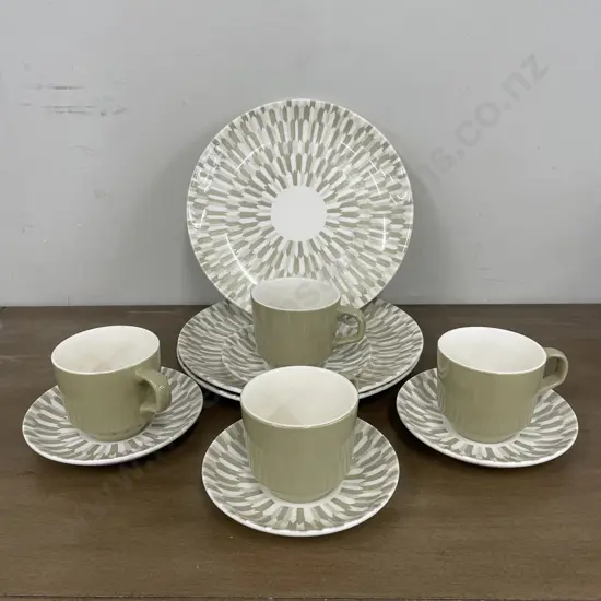 Crown Lynn Rare Pattern Dinner Plates x 3 and Four Cup and Saucer Sets