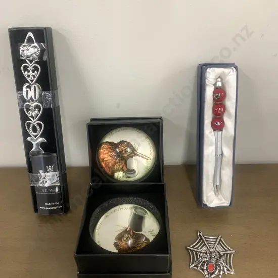 New Zealand Pen Kiwi Holders, Pen & Pewter Giftware, Spider Pendant