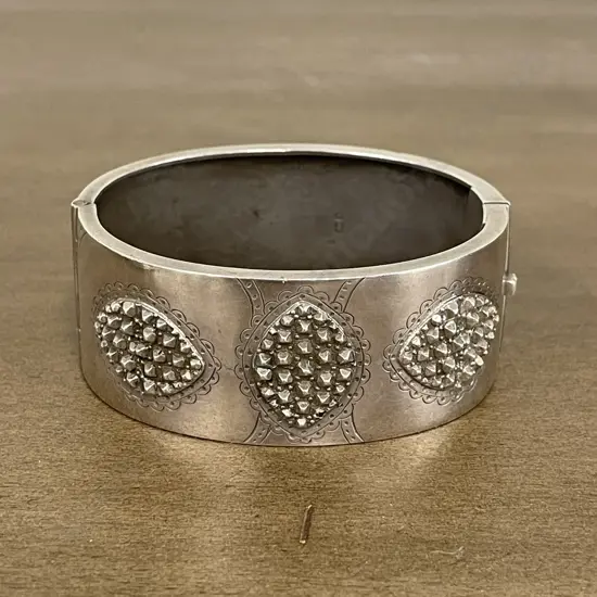 Hallmarked Sterling Silver Bracelet. T & Co, Lion, Anchor, 'q' or 'h'. W2.5cm