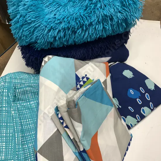 Assortment Of Duvet Covers, Pillow Cases & Throws Aqua & Navy Tones