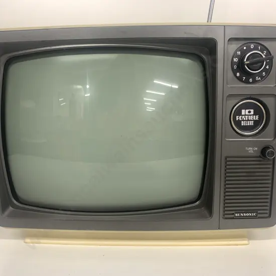 Vintage Sunsonic 1C Portable Deluxe Television ModelBT-318K 10"