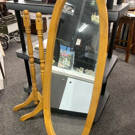 Oval Oak Framed Dress Mirror (Needs Screws And Base Bar)