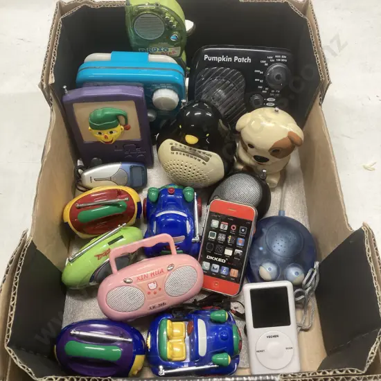 Box lot Clown Moving Lip Radio, Assorted Radios