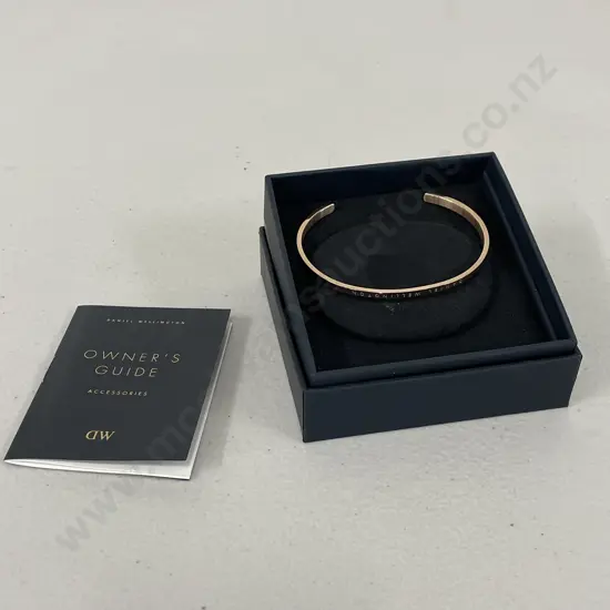 Daniel Wellington Bracelet. Boxed