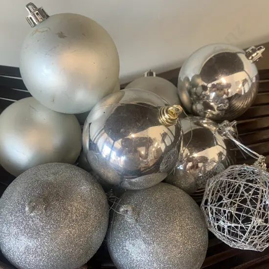 Assorted Christmas Baubles X10 