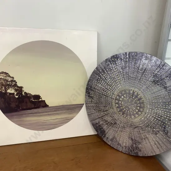 Pictures on Canvas - Circular Silver With Gold Detail & Beach Cliff Scene