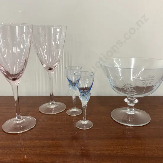 Vintage Pedestal Edged Bowl With Coloured Glasses x4 