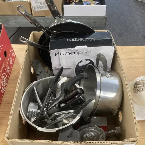 Box Lot Kitchenware, Sandwichmaker Etc