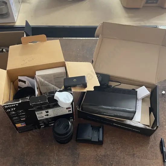 Sony DT 35mm f/1.8 SAM Lens, Charger & Manual For a Sony Alpha SLT-A37K DSLR Camera with Boxed ADSL2 Wifi Router