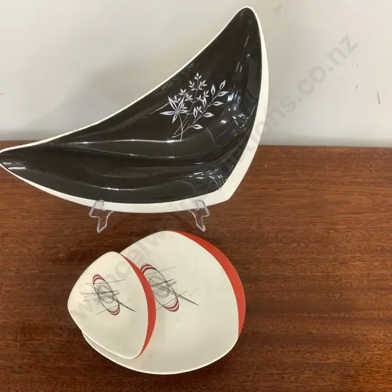 Selection of Carltonware incl sectioned dish, platters etc