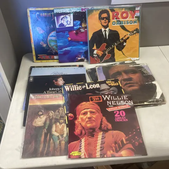 Lot of 17 LPs, Willie Nelson, Johnny Cash, Charlie Daniels, Bob Seger, Roy Orbison Etc