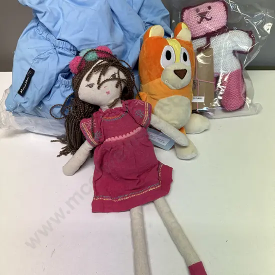 Mum 2 Mum Fitted Cot Sheets & Assorted Childrens Soft Toys