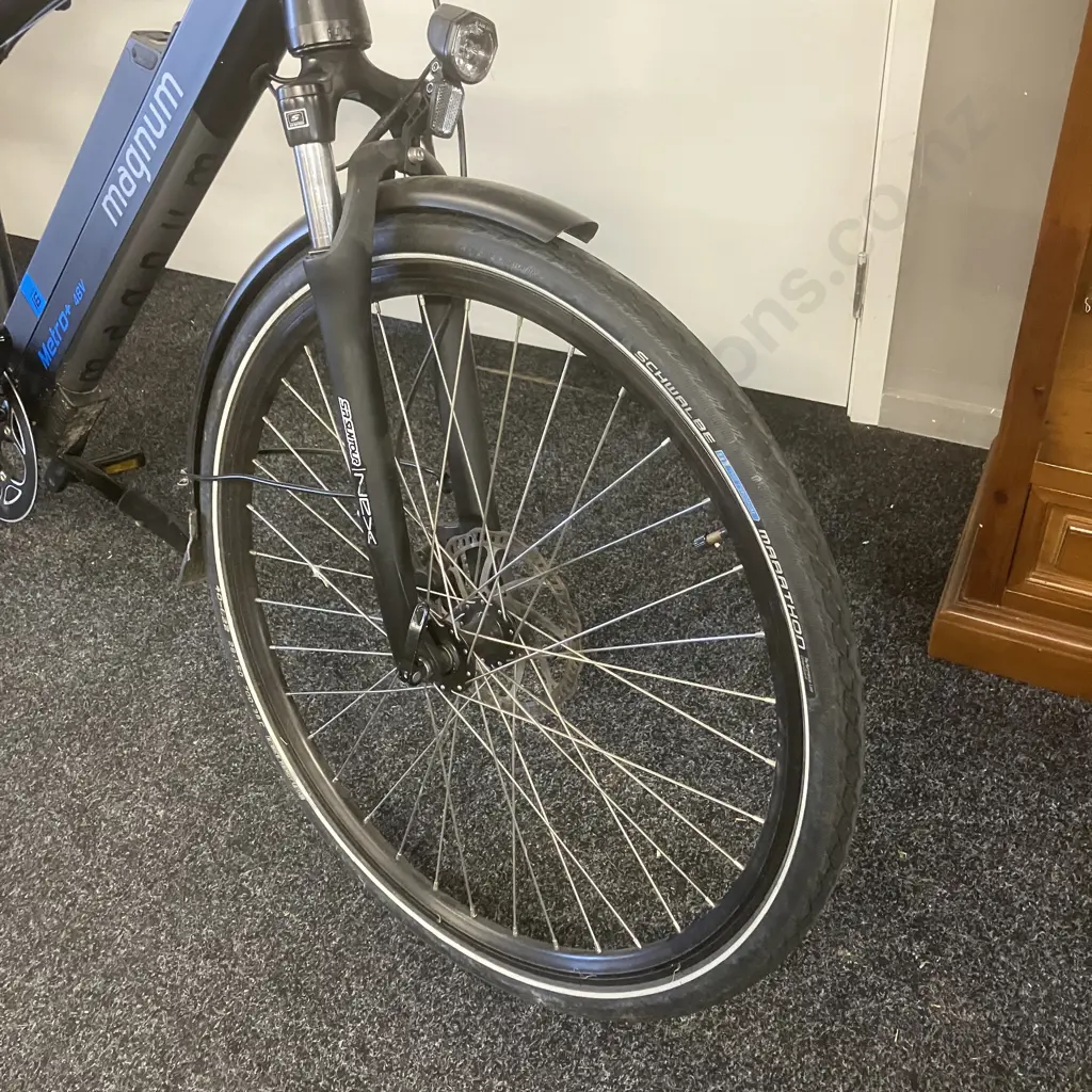Magnum Metro+ 48V 700c Electric Bike With Charger, Blackburn Tray Bag, Size 55-58cm Helmet Etc Image 1++