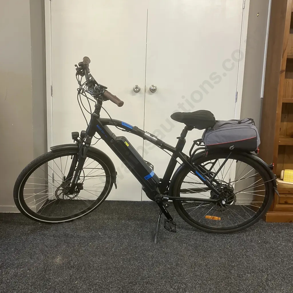 Magnum Metro+ 48V 700c Electric Bike With Charger, Blackburn Tray Bag, Size 55-58cm Helmet Etc Image 1++