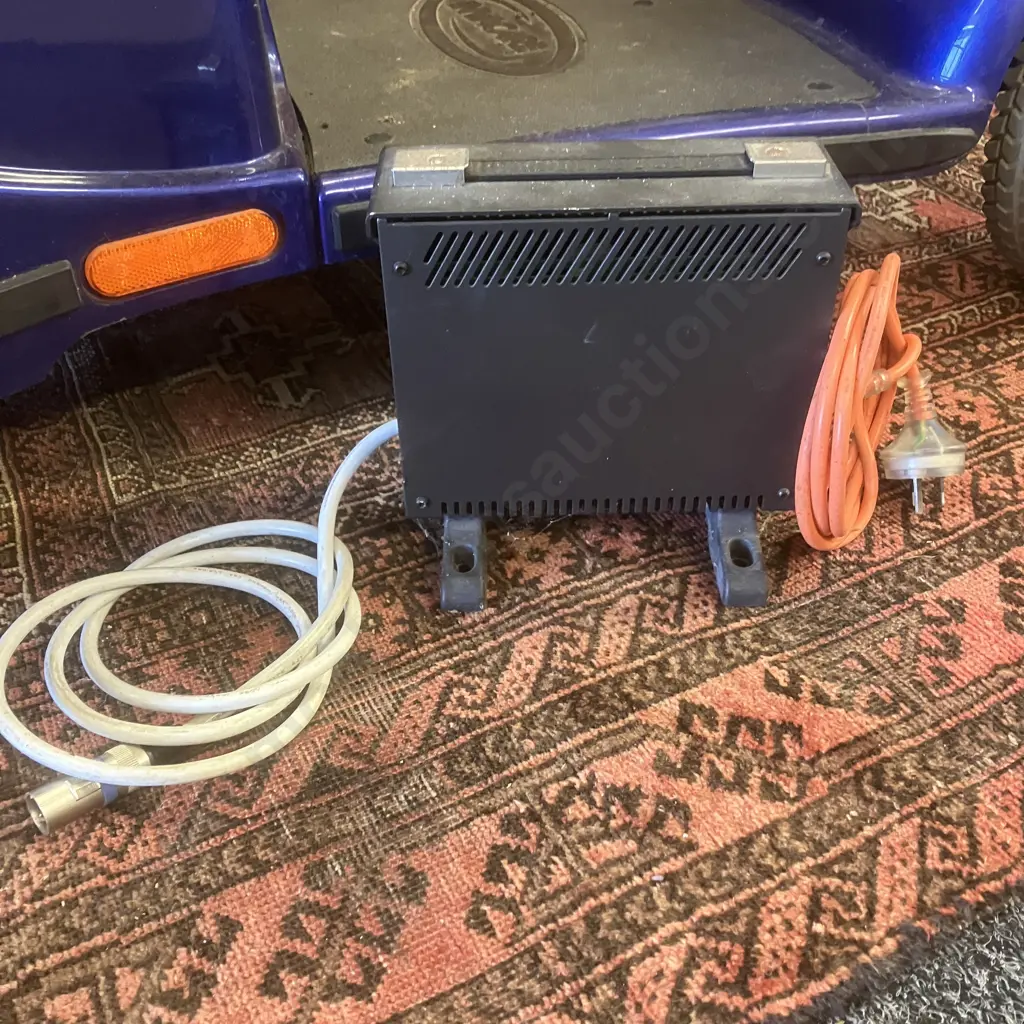 Invacare Auriga 10 Mobility Scooter With Charger, Rear Bag & Front Basket Image 1++