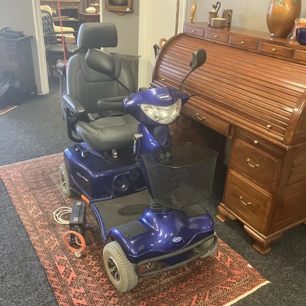 Invacare Auriga 10 Mobility Scooter With Charger, Rear Bag & Front Basket Image 1++