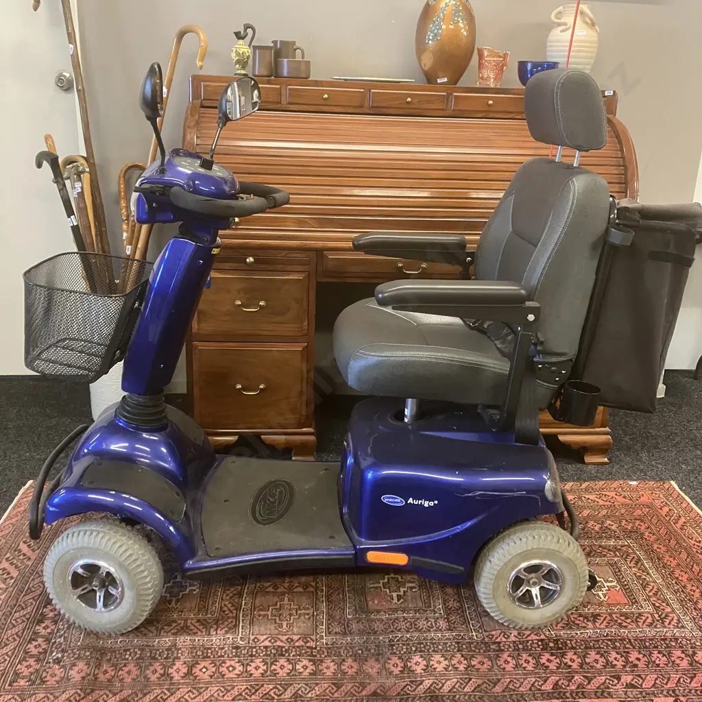 Invacare Auriga 10 Mobility Scooter With Charger, Rear Bag & Front Basket Image 1++