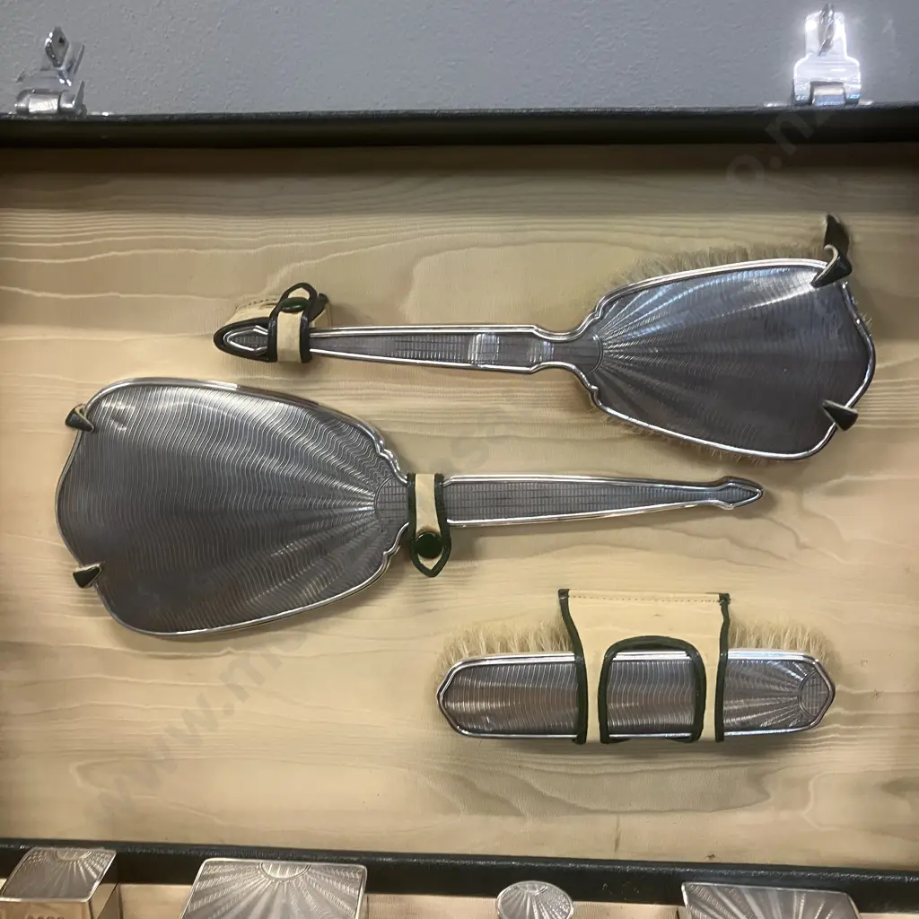 1930's Ladies Fitted Travelling Vanity Case, Sterling Silver Tops & Brushes All Hallmarked Aidie Brothers Ltd Birmingham Image 1++