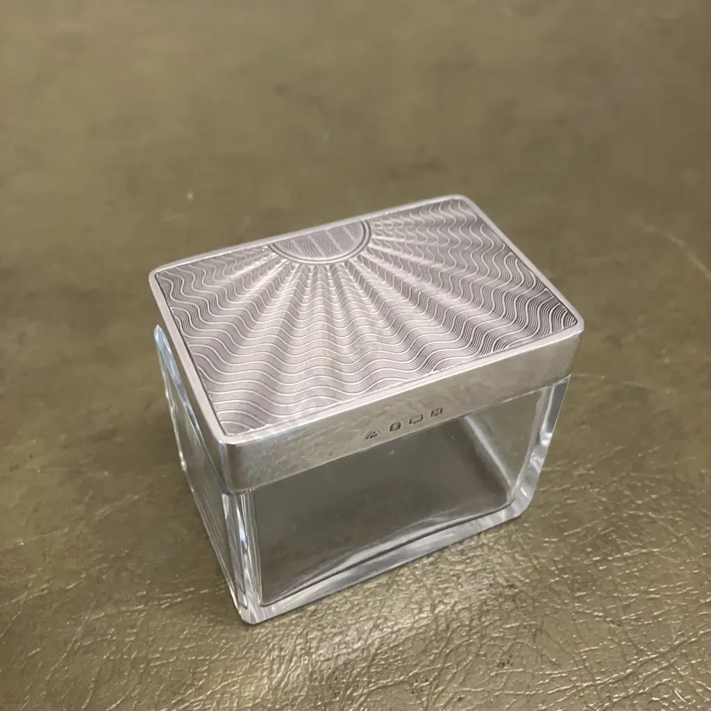 1930's Ladies Fitted Travelling Vanity Case, Sterling Silver Tops & Brushes All Hallmarked Aidie Brothers Ltd Birmingham Image 1++