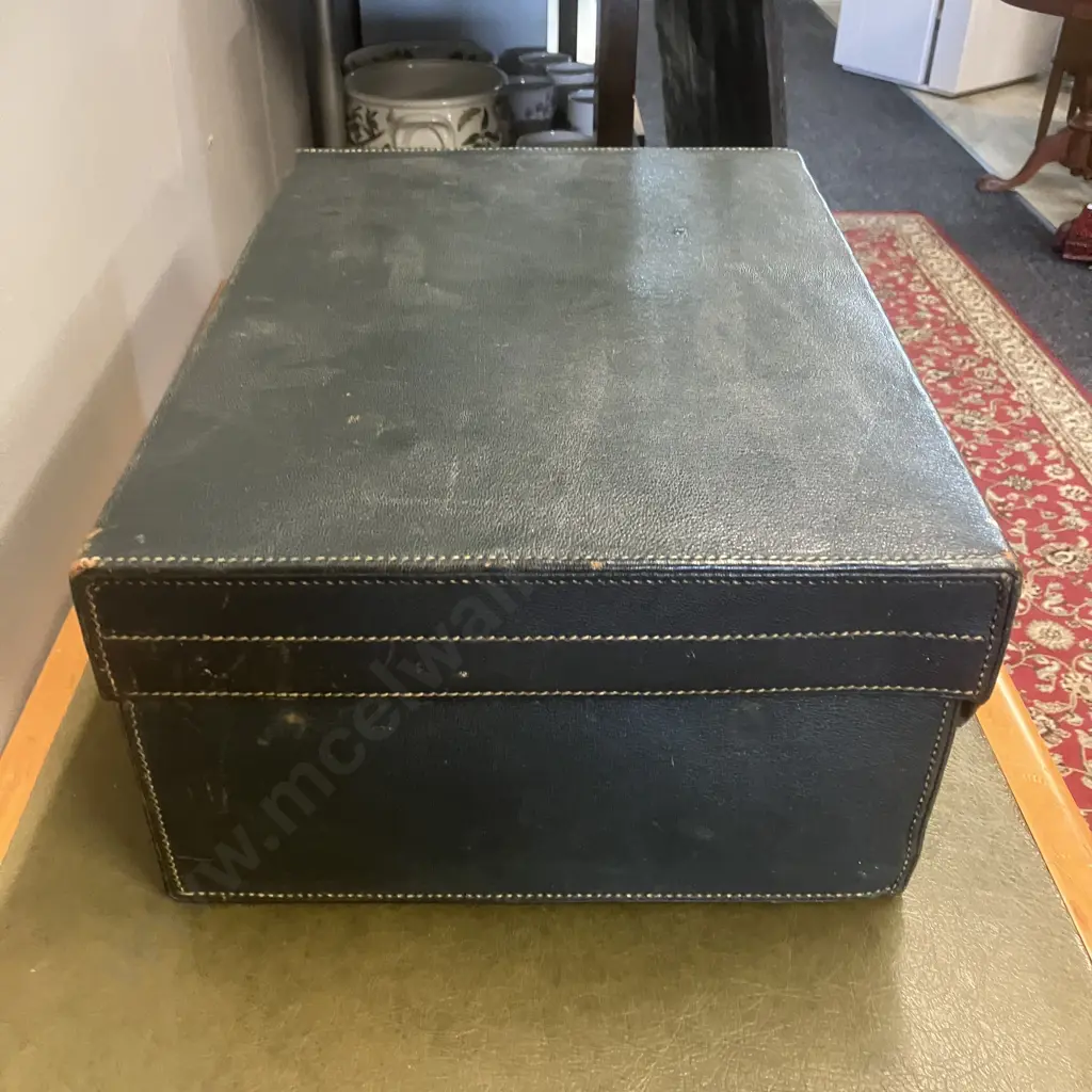 1930's Ladies Fitted Travelling Vanity Case, Sterling Silver Tops & Brushes All Hallmarked Aidie Brothers Ltd Birmingham Image 1++