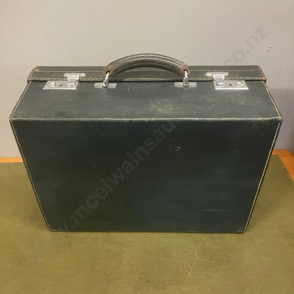 1930's Ladies Fitted Travelling Vanity Case, Sterling Silver Tops & Brushes All Hallmarked Aidie Brothers Ltd Birmingham Image 1++