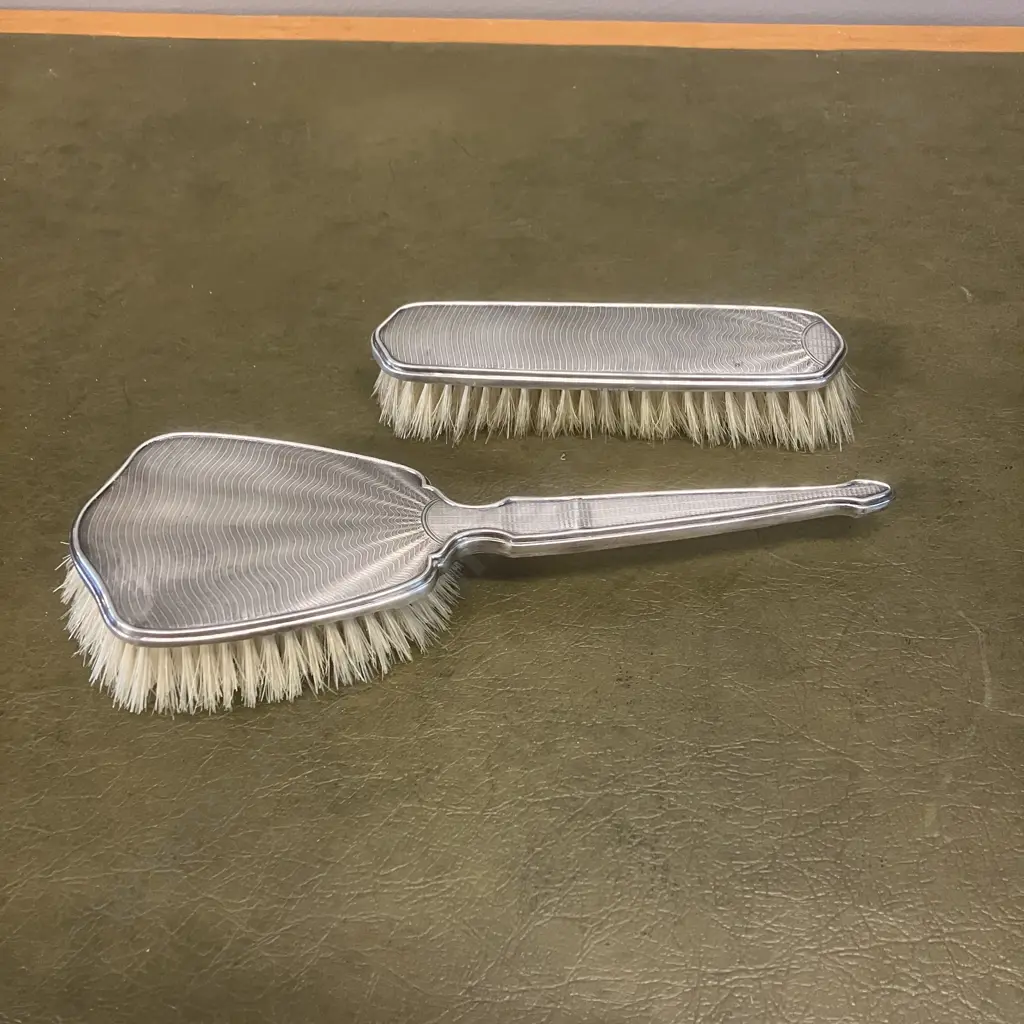 1930's Ladies Fitted Travelling Vanity Case, Sterling Silver Tops & Brushes All Hallmarked Aidie Brothers Ltd Birmingham Image 1++