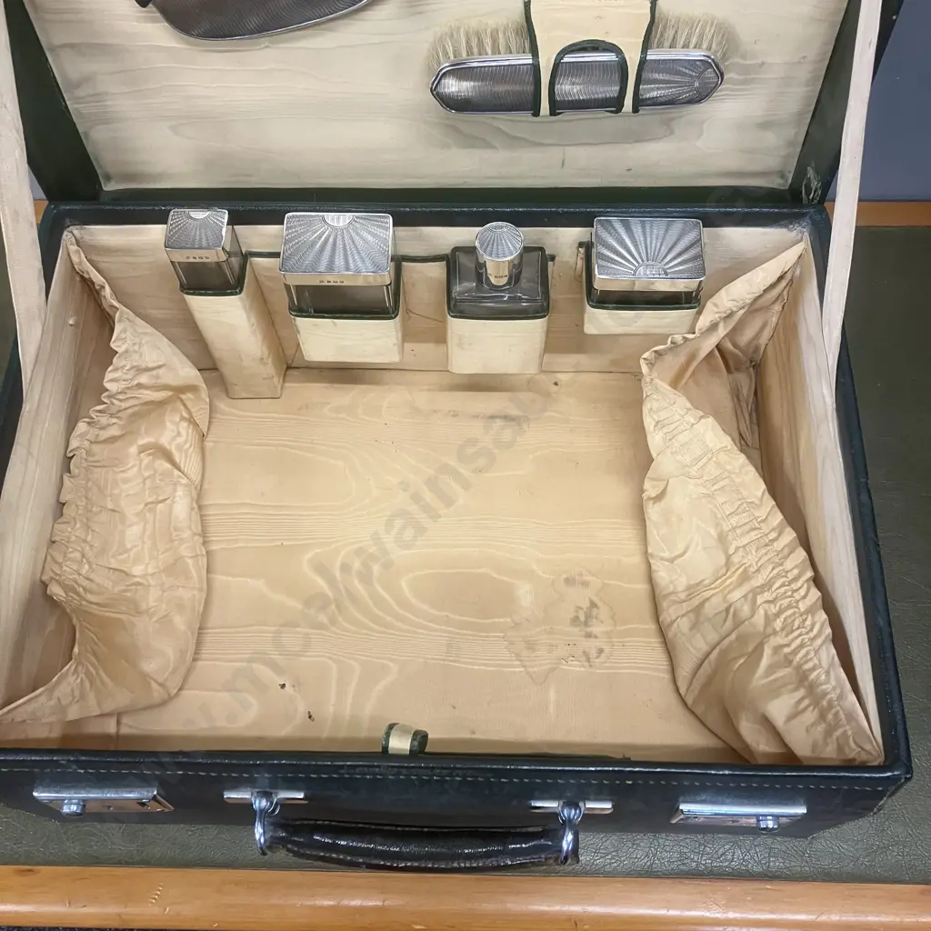 1930's Ladies Fitted Travelling Vanity Case, Sterling Silver Tops & Brushes All Hallmarked Aidie Brothers Ltd Birmingham Image 1++