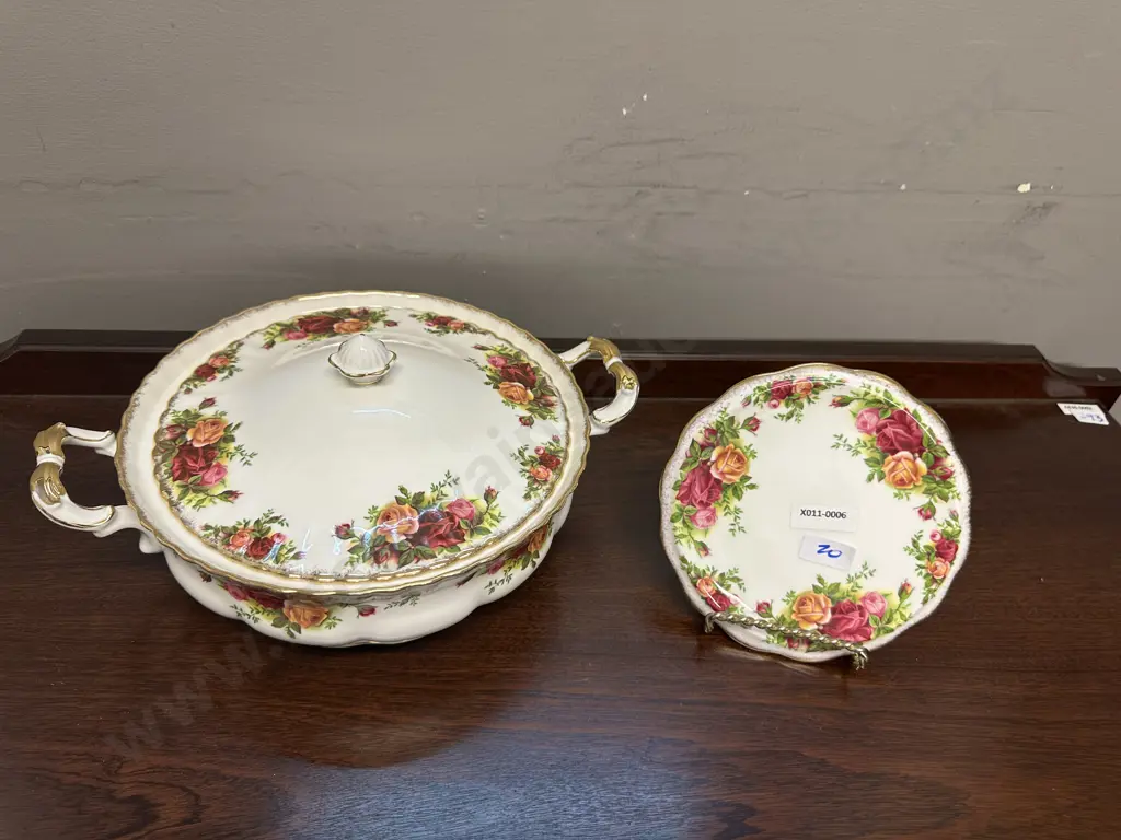 Royal Albert Old Country Roses: Lidded Tureen and Trivet (teapot stand) - Made In England Image 1++