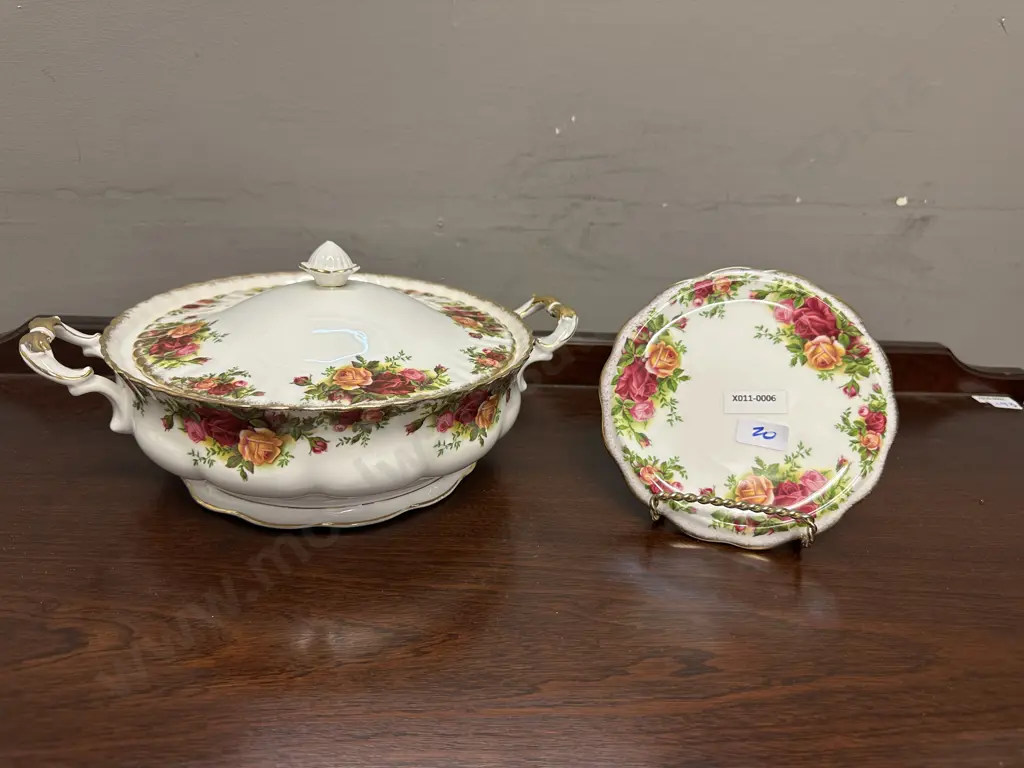 Royal Albert Old Country Roses: Lidded Tureen and Trivet (teapot stand) - Made In England Image 1++