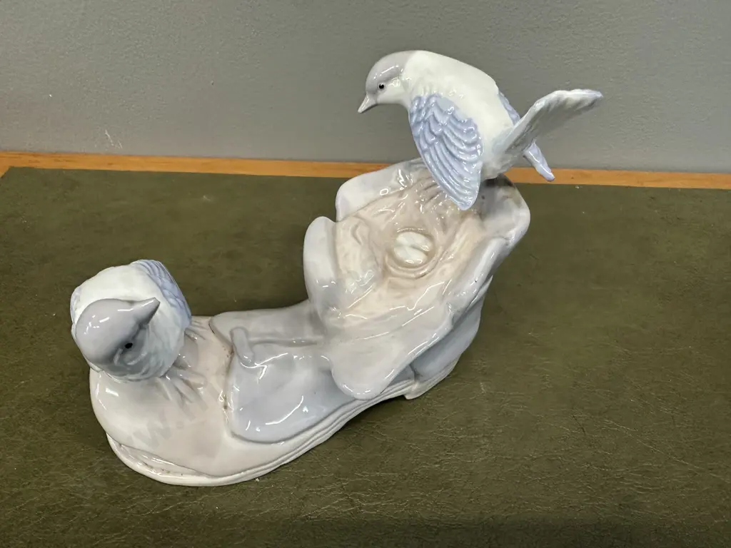 Vintage Porcelain Figurine Two Birds Perched On Boot H13.5,W20cm. Image 1++