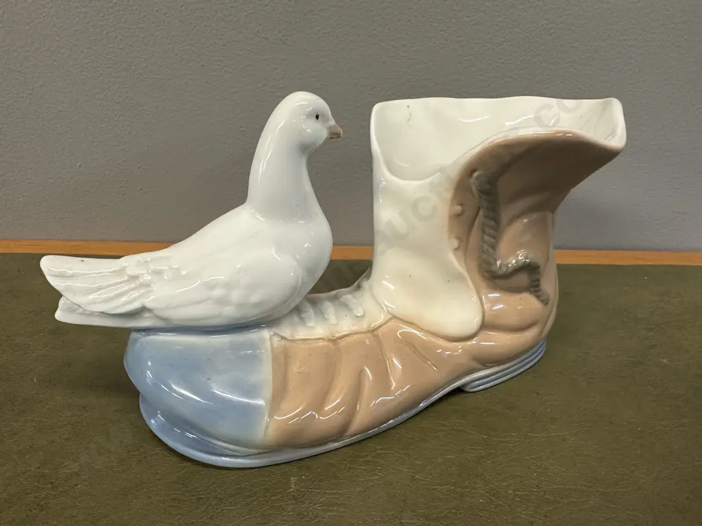 Vintage M.Regena Valancia Porcelain Renaissance Boot With White Dove Image 1++
