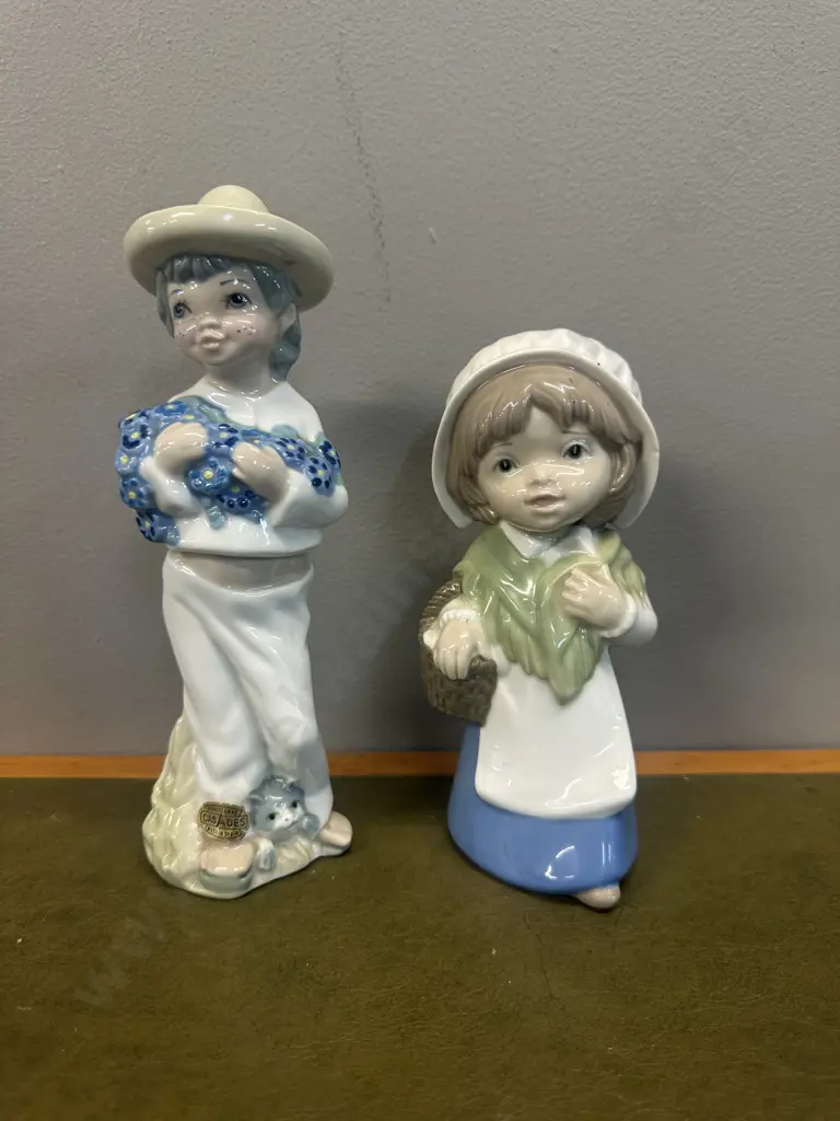  Cascades Porcelain Figurines Boy With Flowers & Girl Holding Basket Image 1++