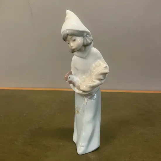 Lladro Girl with Rooster Figurine (Retired 1989) H20cm