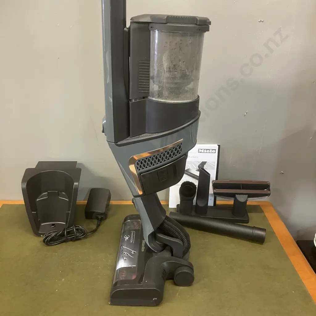 Miele Triflex HX1 Bagless Stick Vacuum - Graphite Grey Image 1++