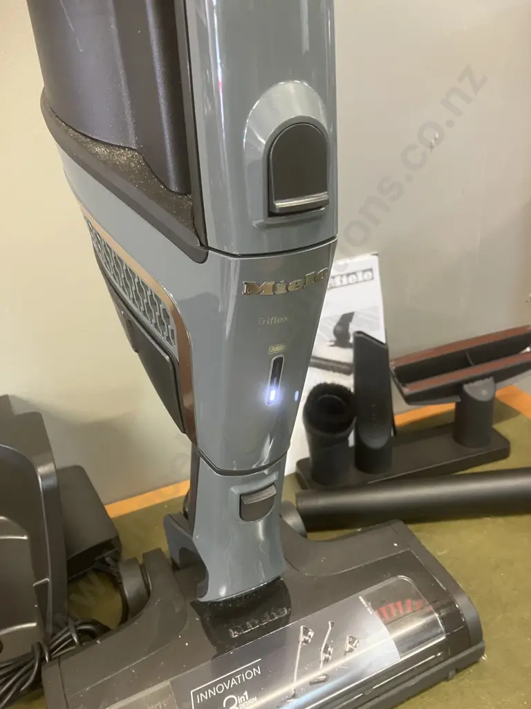 Miele Triflex HX1 Bagless Stick Vacuum - Graphite Grey Image 1++