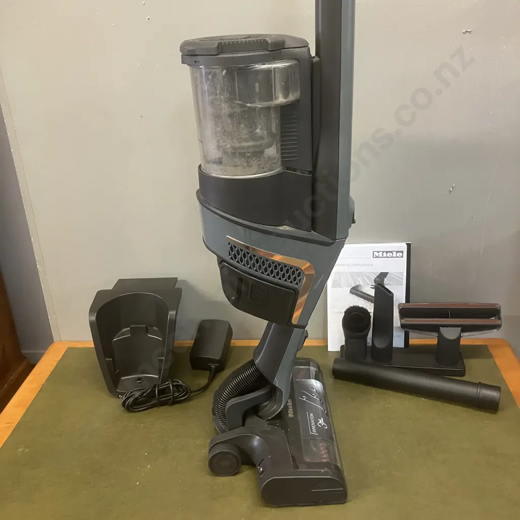 Miele Triflex HX1 Bagless Stick Vacuum - Graphite Grey Image 1++