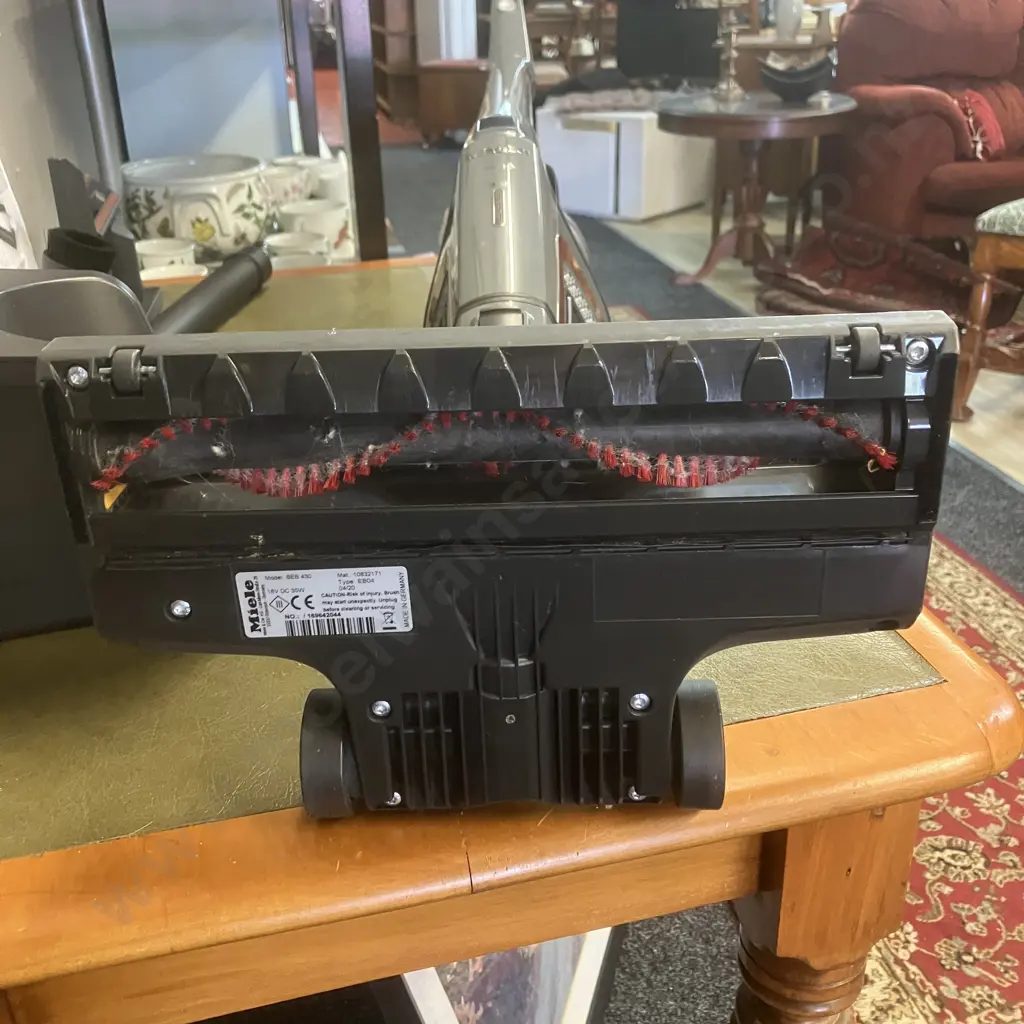 Miele Triflex HX1 Bagless Stick Vacuum - Graphite Grey Image 1++