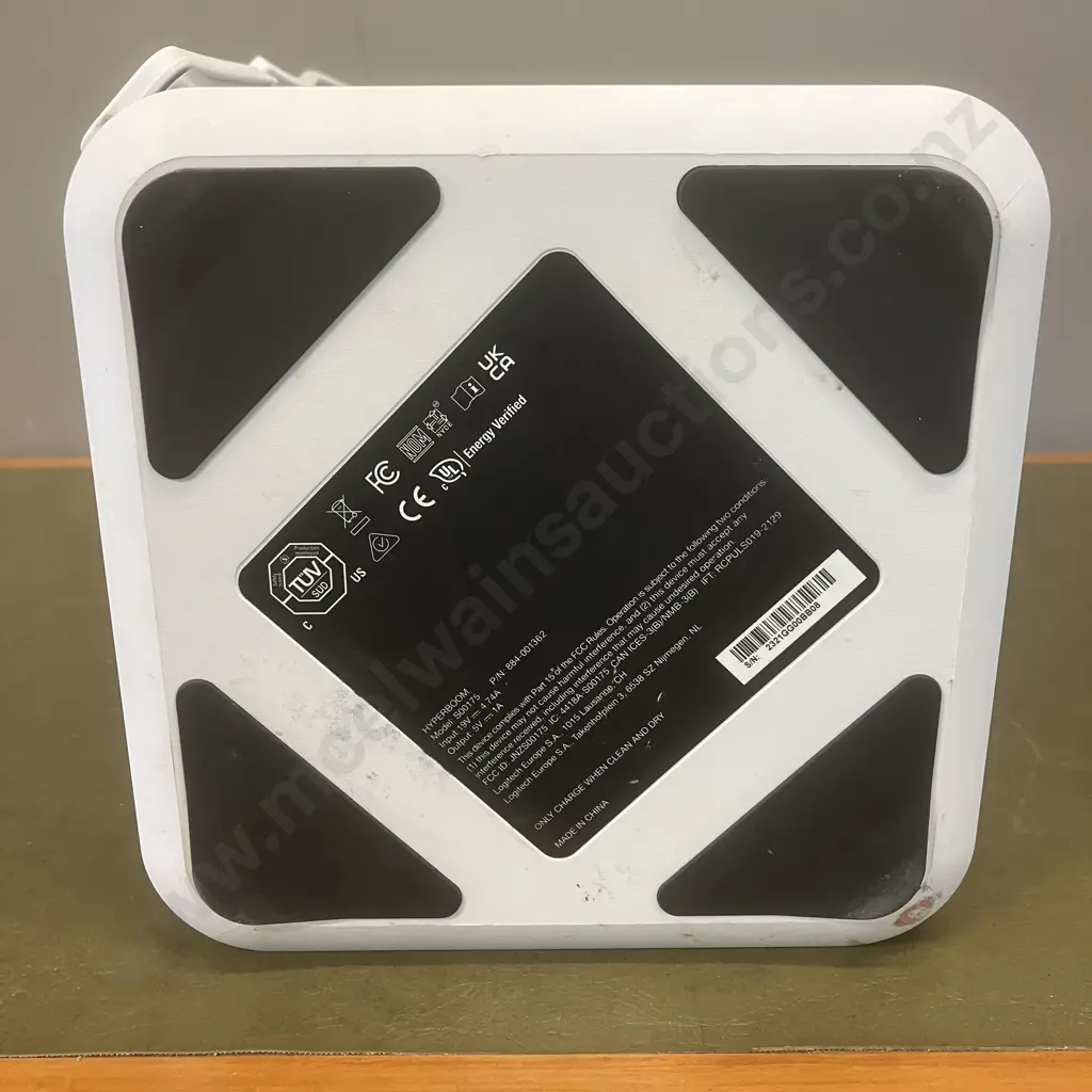 White UE Hyperboom Portable Bluetooth Speaker Model SOO175 (No Power Lead) Image 1++