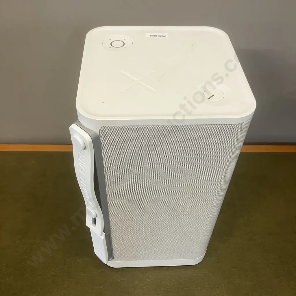 White UE Hyperboom Portable Bluetooth Speaker Model SOO175 (No Power Lead) Image 1++
