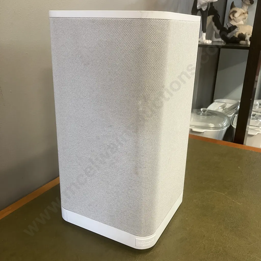 White UE Hyperboom Portable Bluetooth Speaker Model SOO175 (No Power Lead) Image 1++