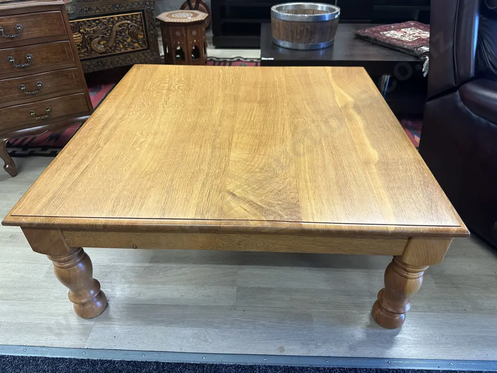 Oak Coffee Table 100x100cm. Image 1++