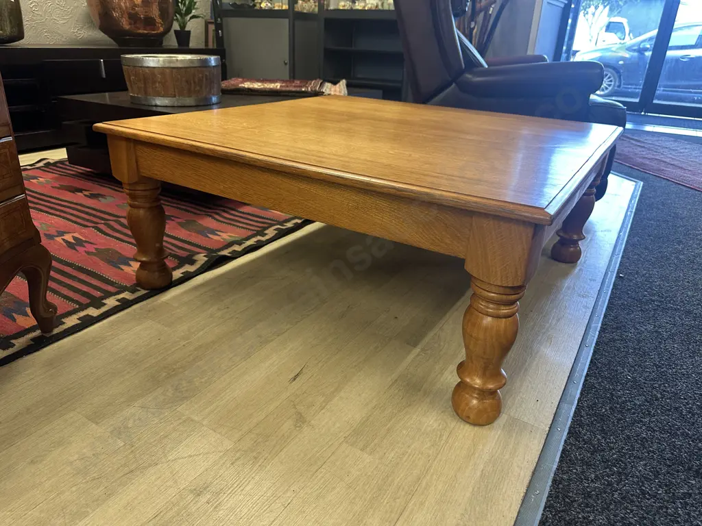 Oak Coffee Table 100x100cm. Image 1++