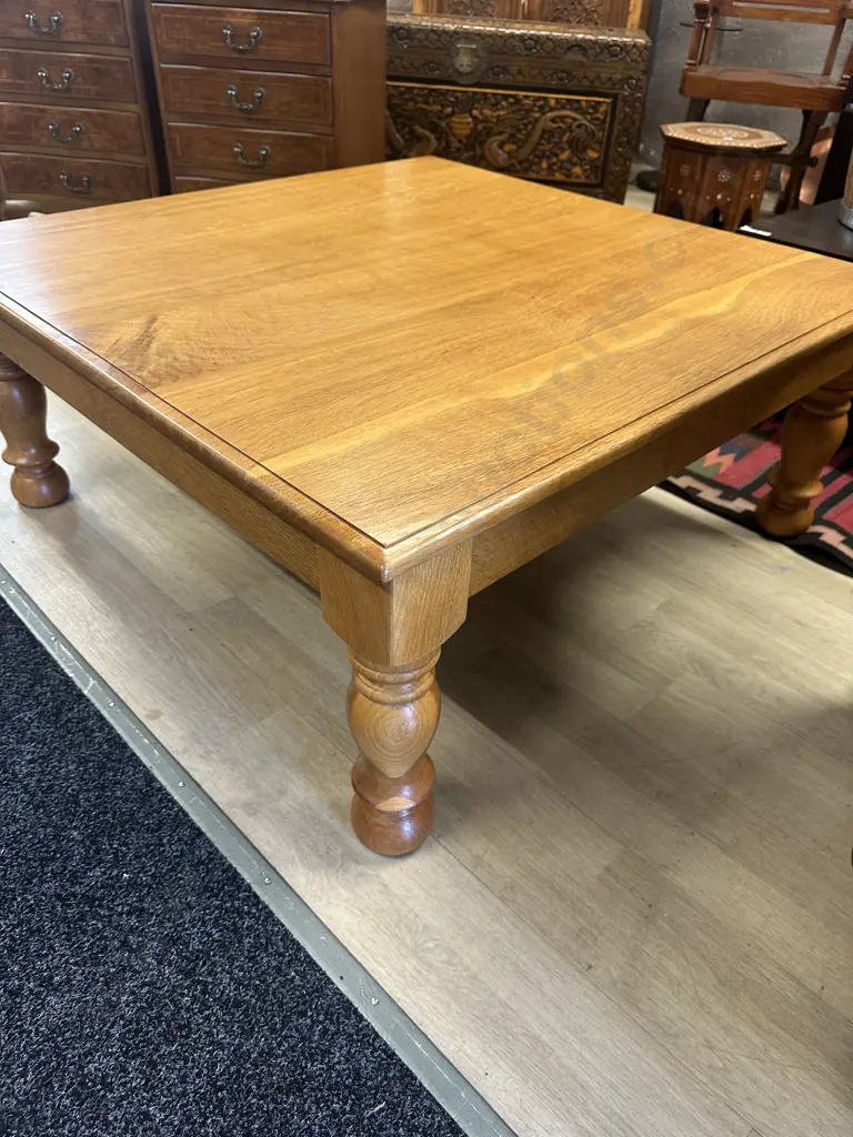 Oak Coffee Table 100x100cm. Image 1++