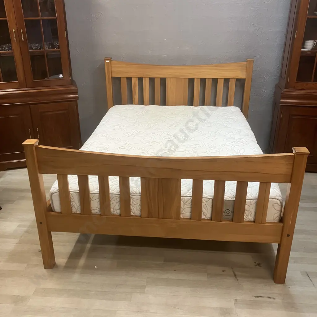 Rimu Queen Size Flexi Slat Bed With Natura Sleep Slat Medium Mattress Image 1++